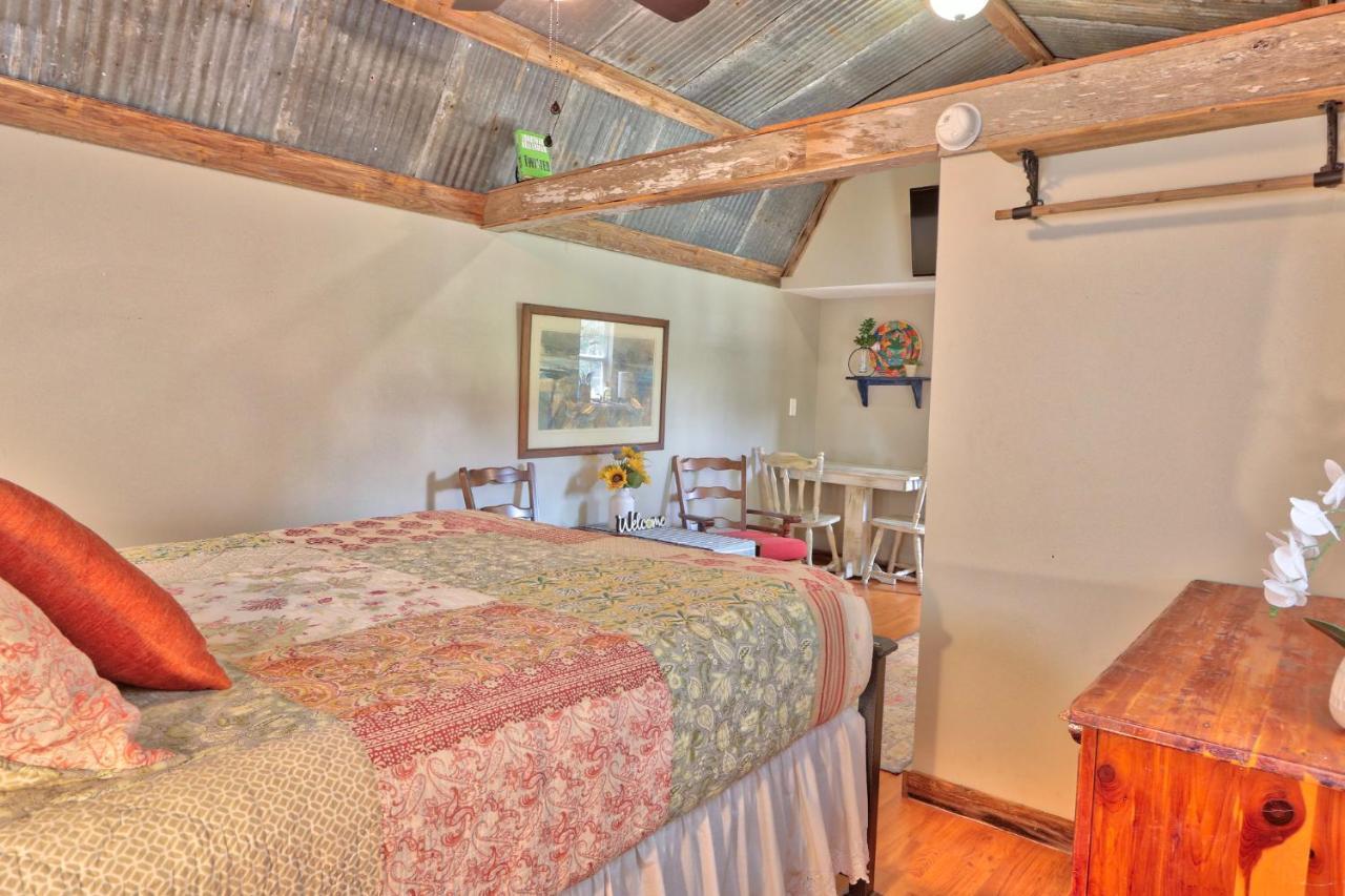Sunflower Ridge Bungalow Wimberley Dış mekan fotoğraf