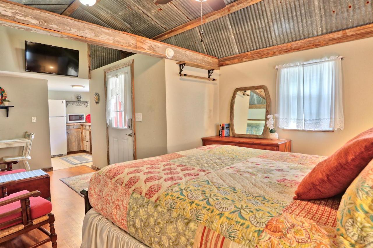 Sunflower Ridge Bungalow Wimberley Dış mekan fotoğraf
